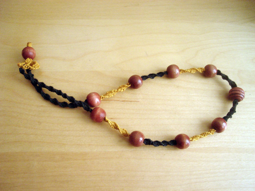 Macramè Retro Necklace with Red Wooden Beads